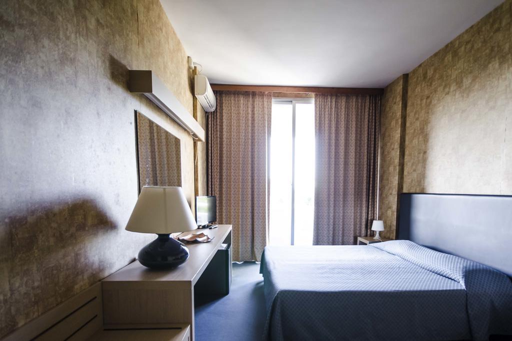 Grand Hotel Helios Tarquinia Kültér fotó