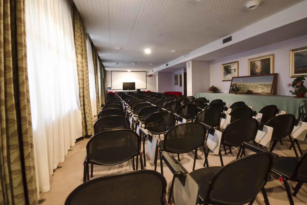 Grand Hotel Helios Tarquinia Kültér fotó